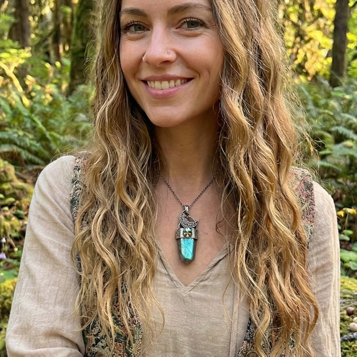 The Midnight Seer | Labradorite & Antique Silver Skull Necklace