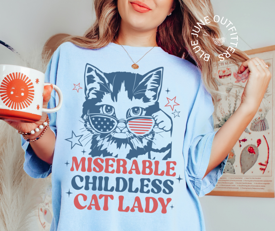 Childless Cat Lady for Kamala Harris | Comfort Colors® Tee