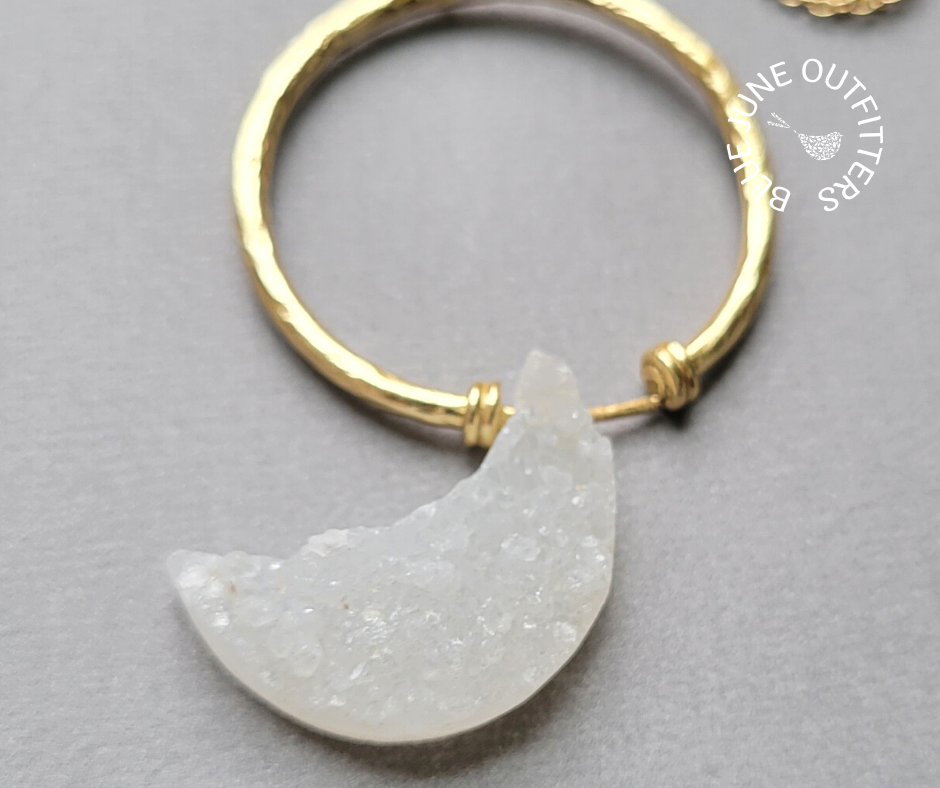 Magnified view of the white druzy moon which closely shows the druzy texture. 